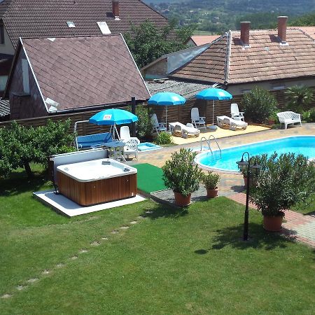 Holp Panzio Hotel Balatonföldvár Buitenkant foto