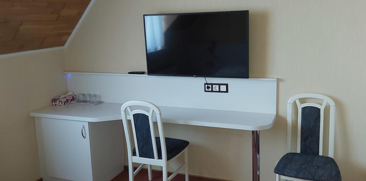 Holp Panzio Hotel Balatonföldvár Buitenkant foto