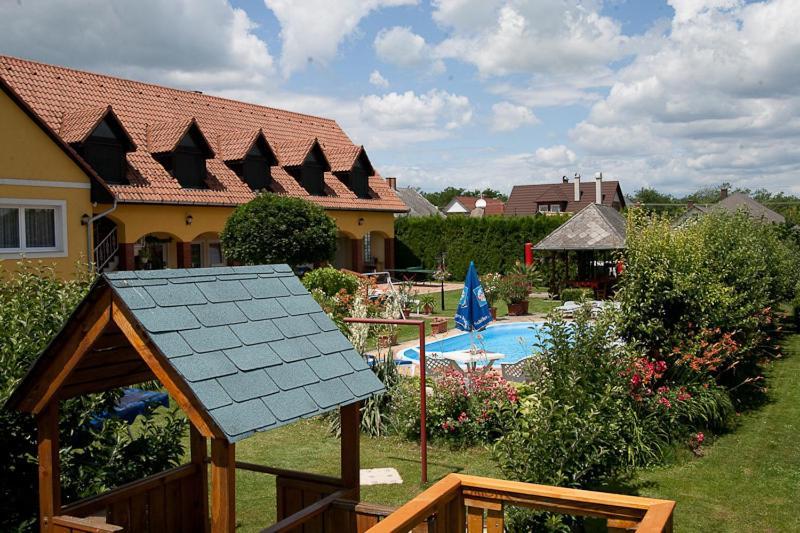 Holp Panzio Hotel Balatonföldvár Buitenkant foto