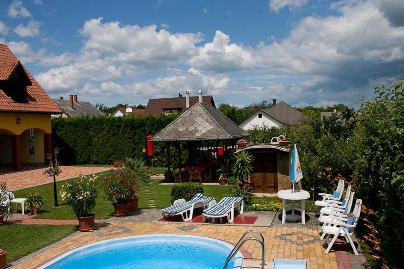 Holp Panzio Hotel Balatonföldvár Buitenkant foto