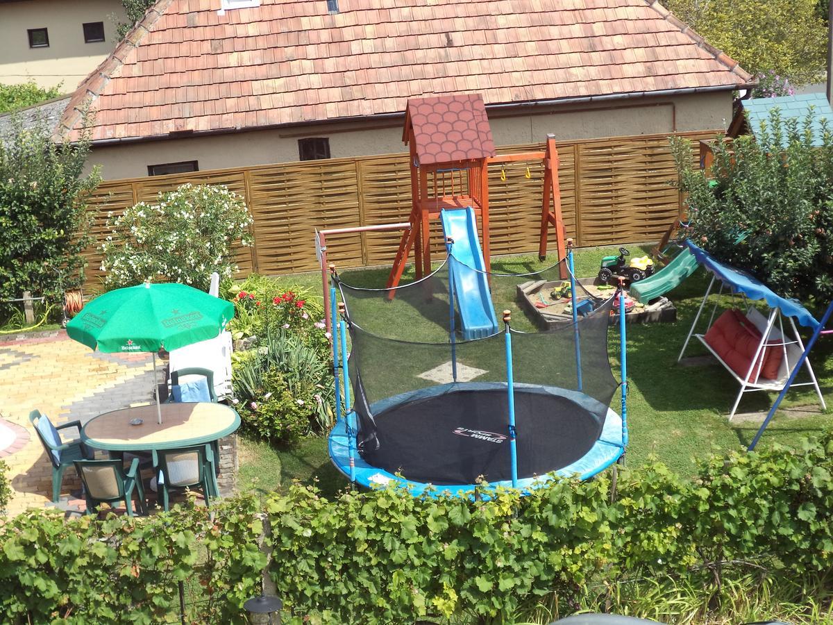 Holp Panzio Hotel Balatonföldvár Buitenkant foto