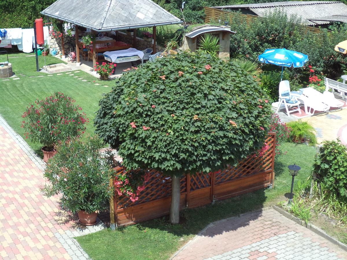 Holp Panzio Hotel Balatonföldvár Buitenkant foto