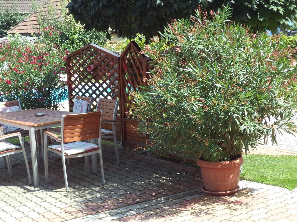 Holp Panzio Hotel Balatonföldvár Buitenkant foto