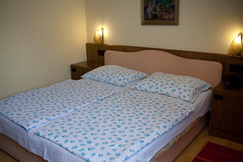 Holp Panzio Hotel Balatonföldvár Buitenkant foto