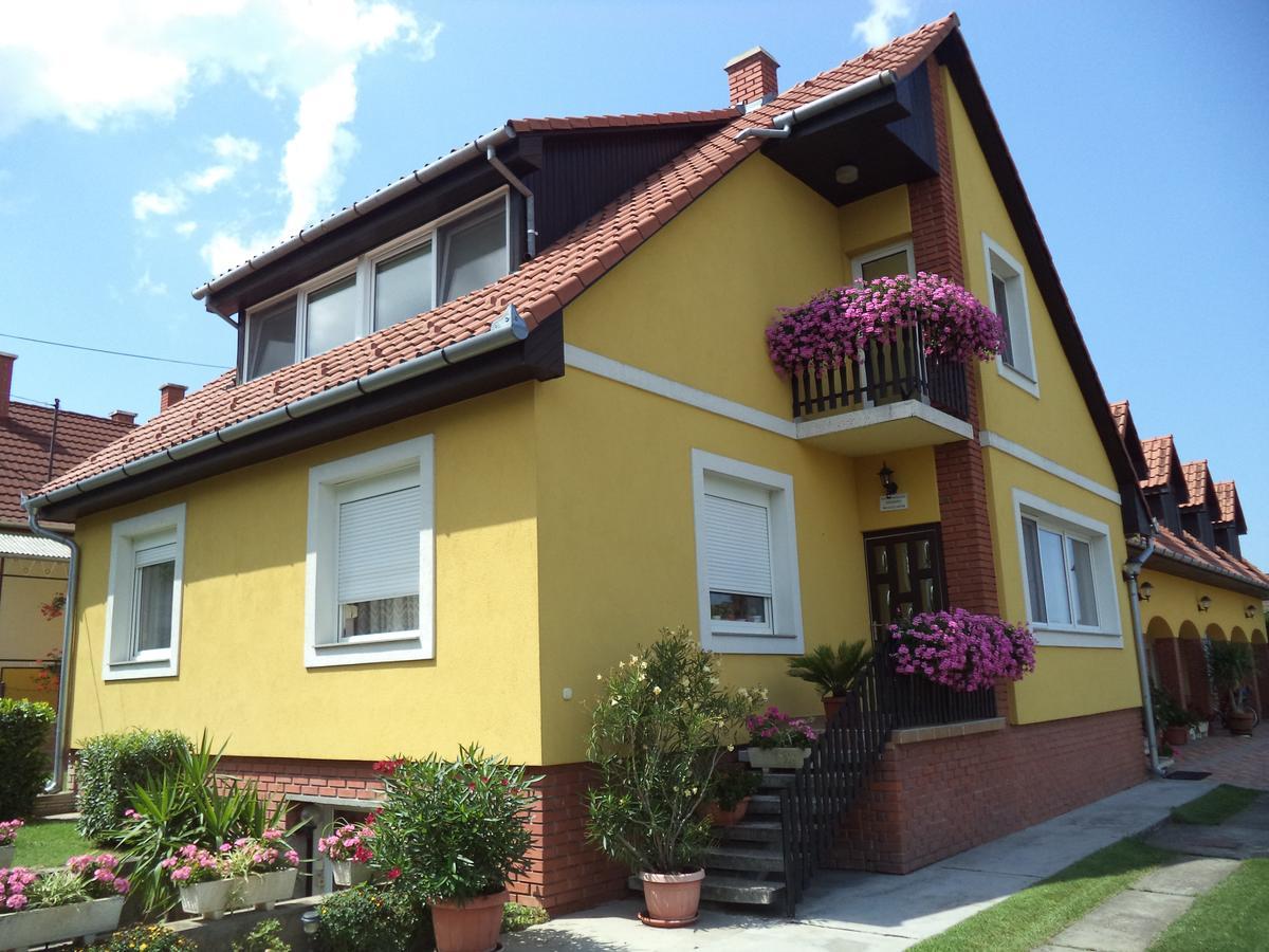 Holp Panzio Hotel Balatonföldvár Buitenkant foto