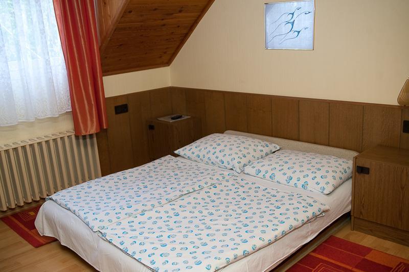 Holp Panzio Hotel Balatonföldvár Buitenkant foto