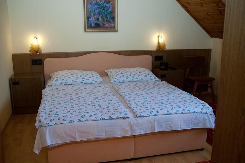 Holp Panzio Hotel Balatonföldvár Buitenkant foto