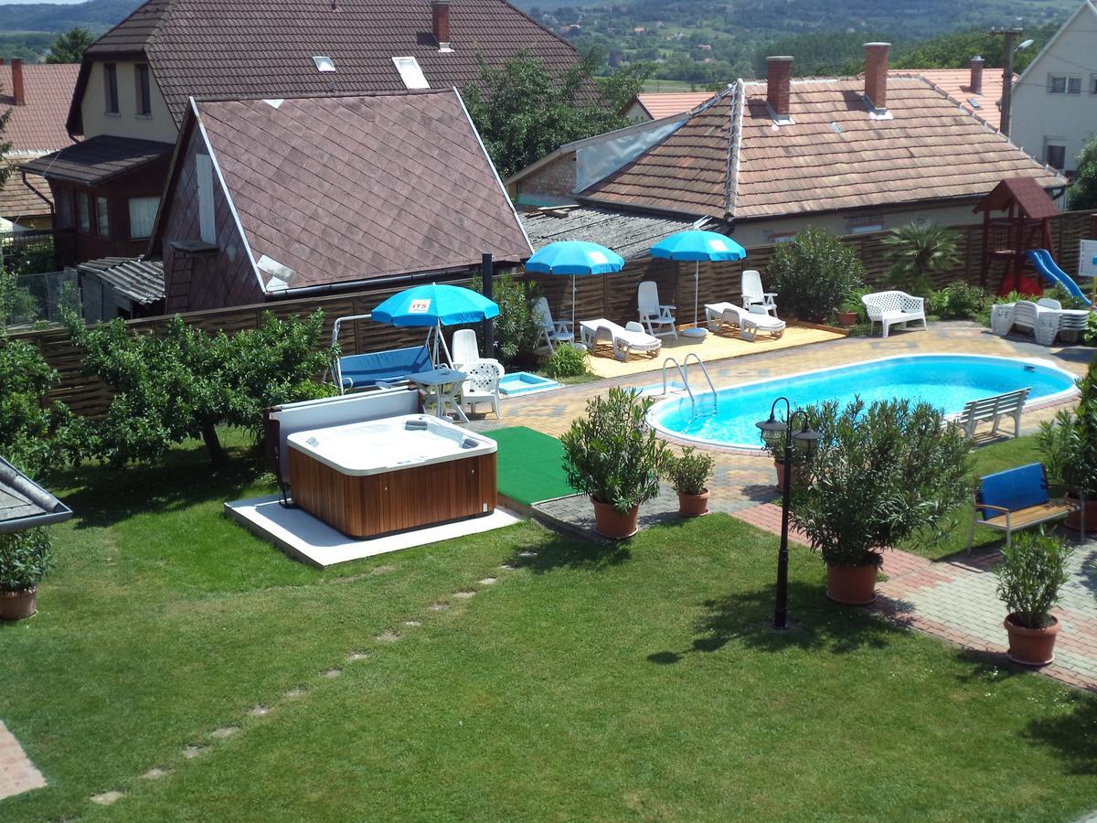 Holp Panzio Hotel Balatonföldvár Buitenkant foto