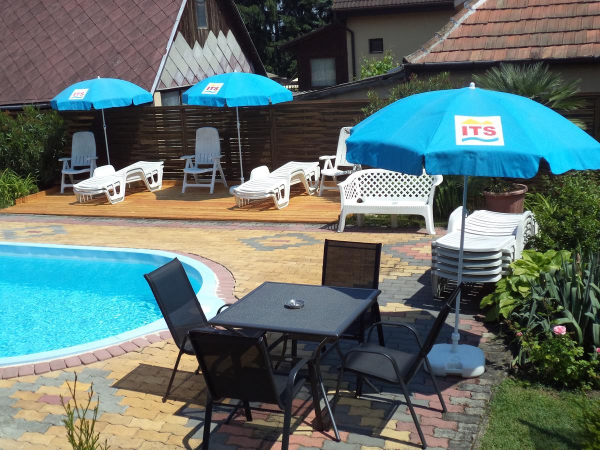 Holp Panzio Hotel Balatonföldvár Buitenkant foto