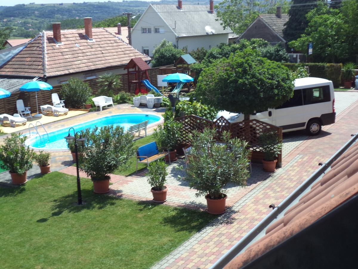 Holp Panzio Hotel Balatonföldvár Buitenkant foto